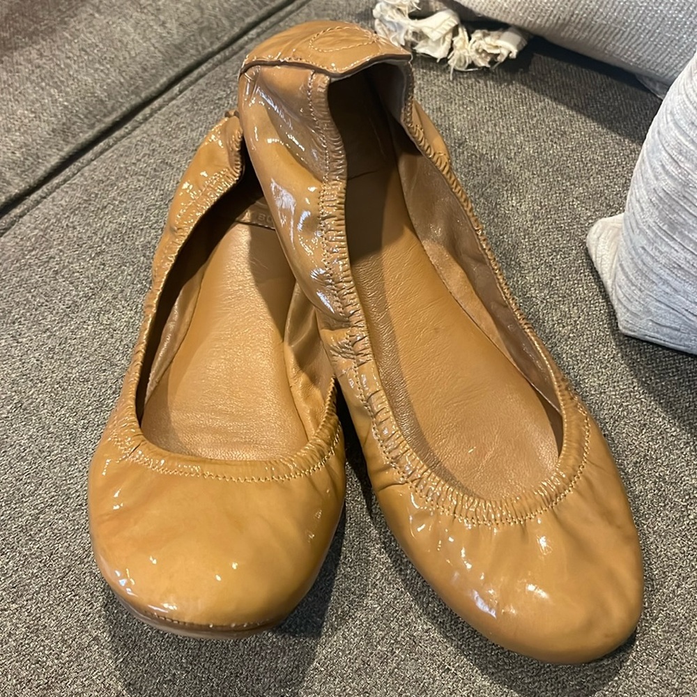 Tory Burch Eddie Patent Leather Ballet Flats Tan Neutral Size 9